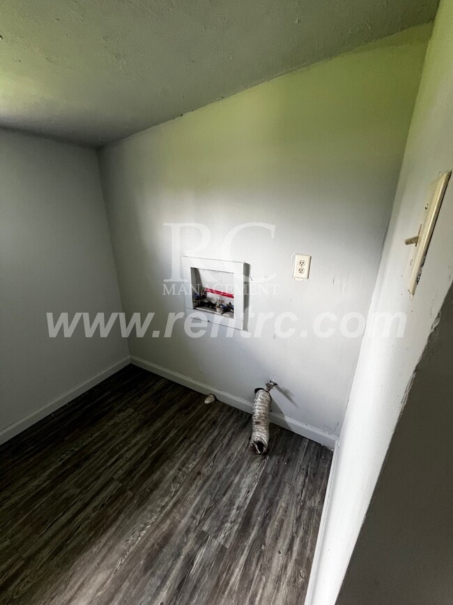 Building Photo - 410 Tenth-W