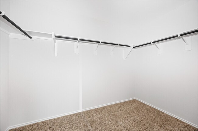 Building Photo - 24059 Kentwood Springs Dr