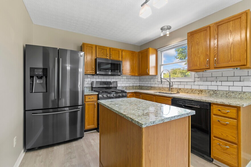 Building Photo - 5710 Silver Spurs Ln