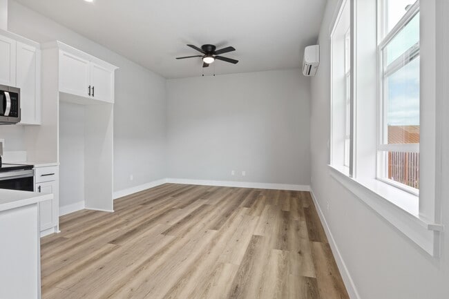 Building Photo - 1026-KE1026 Sassafras St