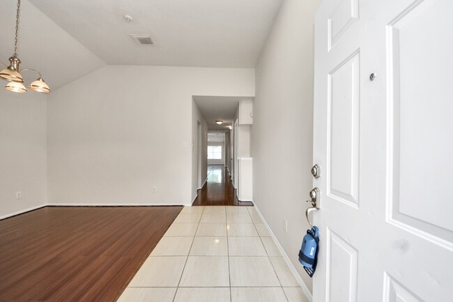 Building Photo - 12426 Magnolia Canyon