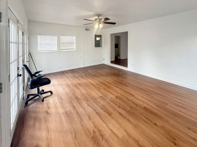 Building Photo - Alamo Heights Move In ready