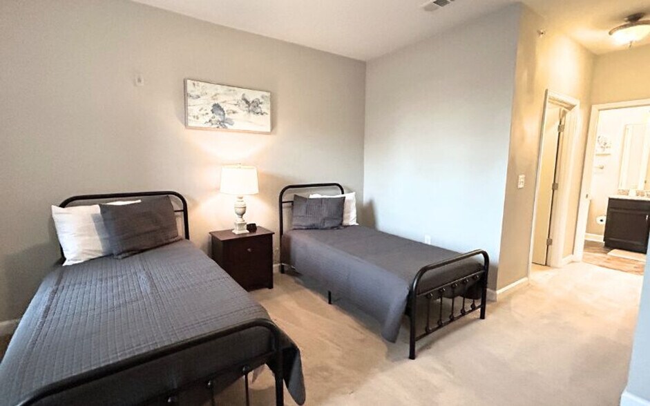 Building Photo - 11134 Medlock Bridge Rd