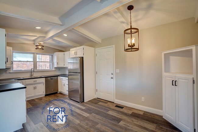 Building Photo - 5093 Spinning Wheel Dr