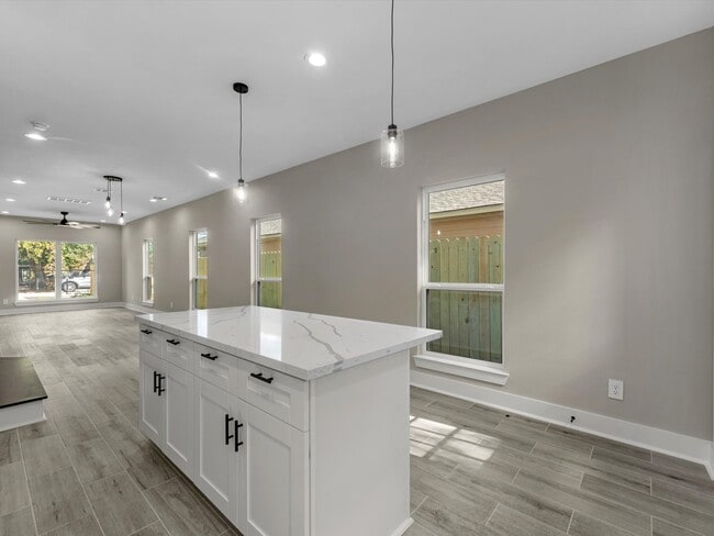 Building Photo - 7802 Queen St