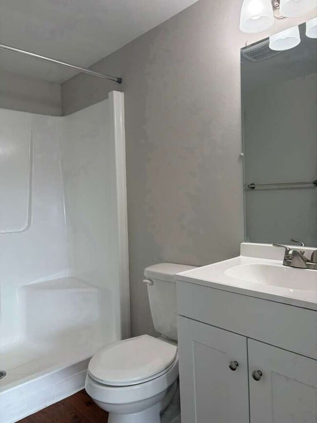 Building Photo - P167 - LMB #108
