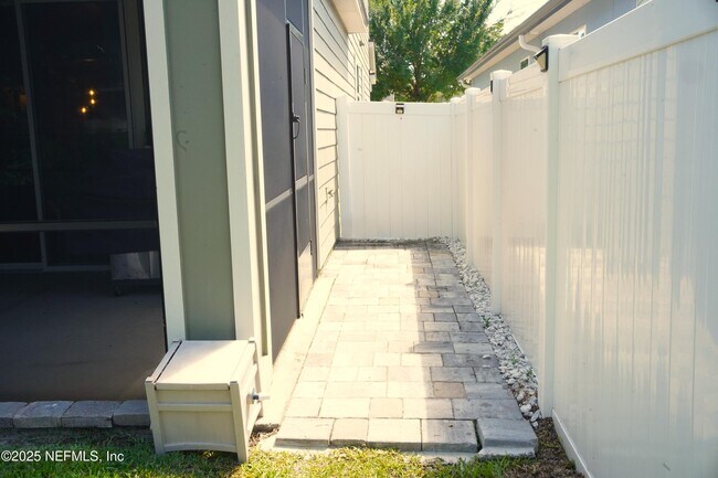 Building Photo - 14629 Serenoa Dr