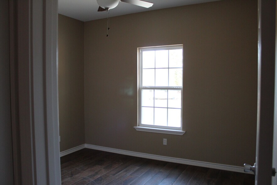 Building Photo - 1630 Samples Rd
