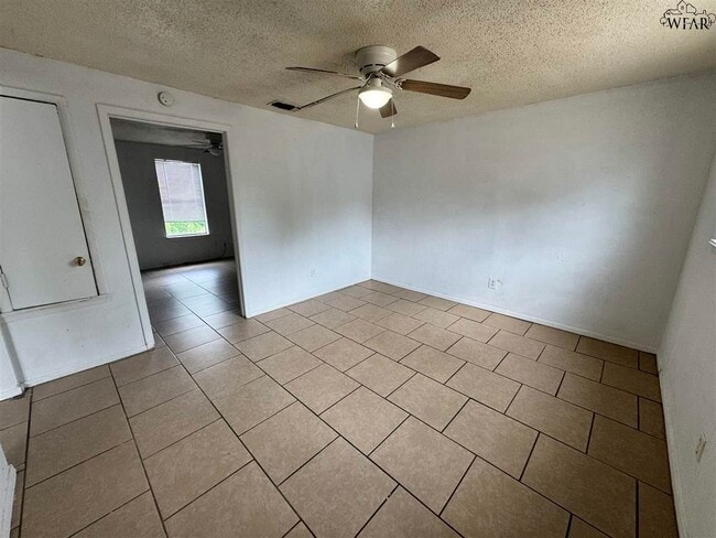 Primary Photo - 613 Sunset Dr