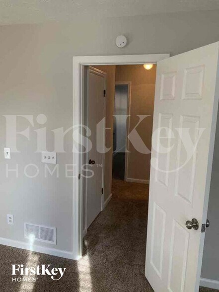 Building Photo - 4315 Cary Dr SW