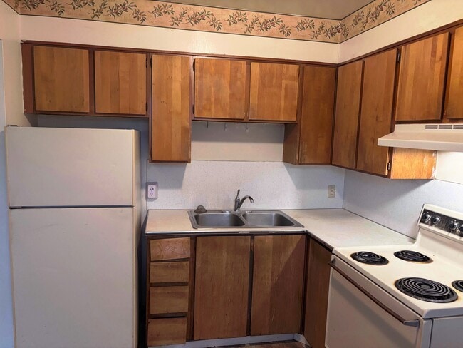 Building Photo - 634 N 8th W