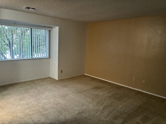 Building Photo - 3400 Sullivan Ct