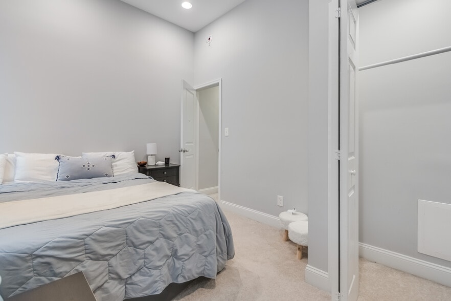 Building Photo - 124 N Collington Ave