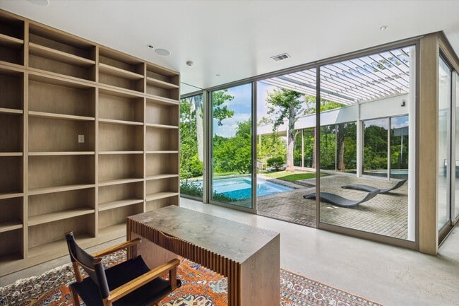 Building Photo - 9 Pinehill Ln