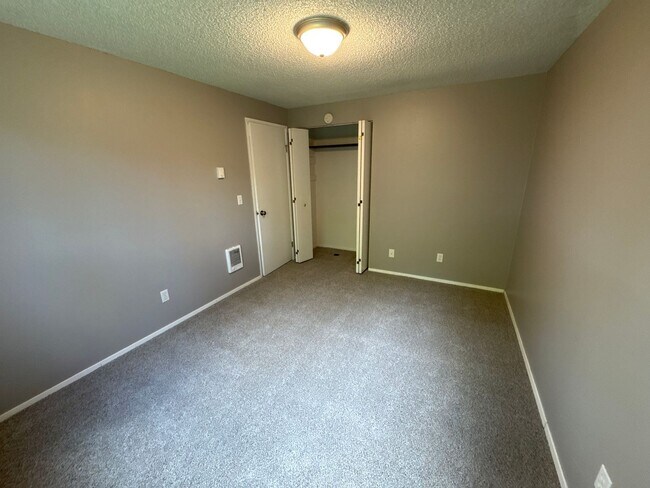 Building Photo - Peaceful Albany Home with Private Yard