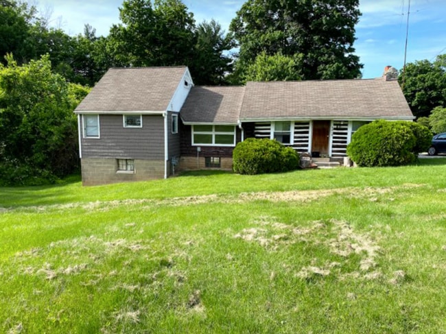 Building Photo - "The CABIN," 3 bed, 1 bath home with huge ...