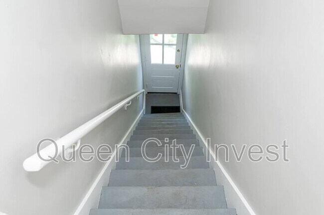 Building Photo - 115 E Foraker St