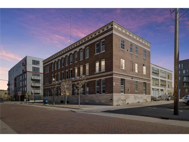 Primary Photo - 918 N 3rd St