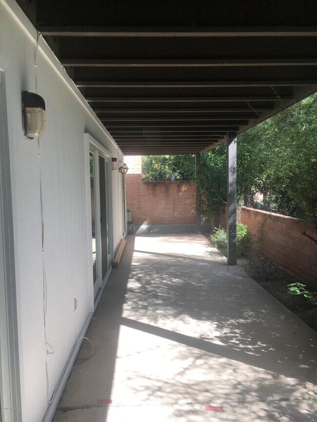 Building Photo - 4846 E Placita Arenosa
