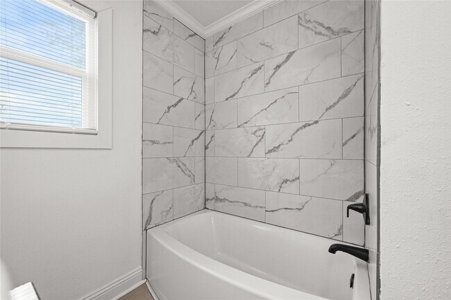 Building Photo - 205 Raymond St