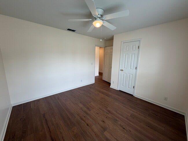 Building Photo - 1702 Thomas Ct