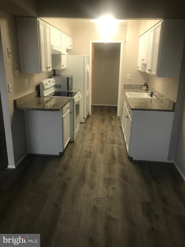 Building Photo - 2817 Jermantown Rd