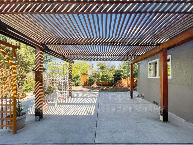 Building Photo - 1718 Vista Glen Dr