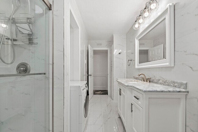 Building Photo - 7900 Westheimer Rd