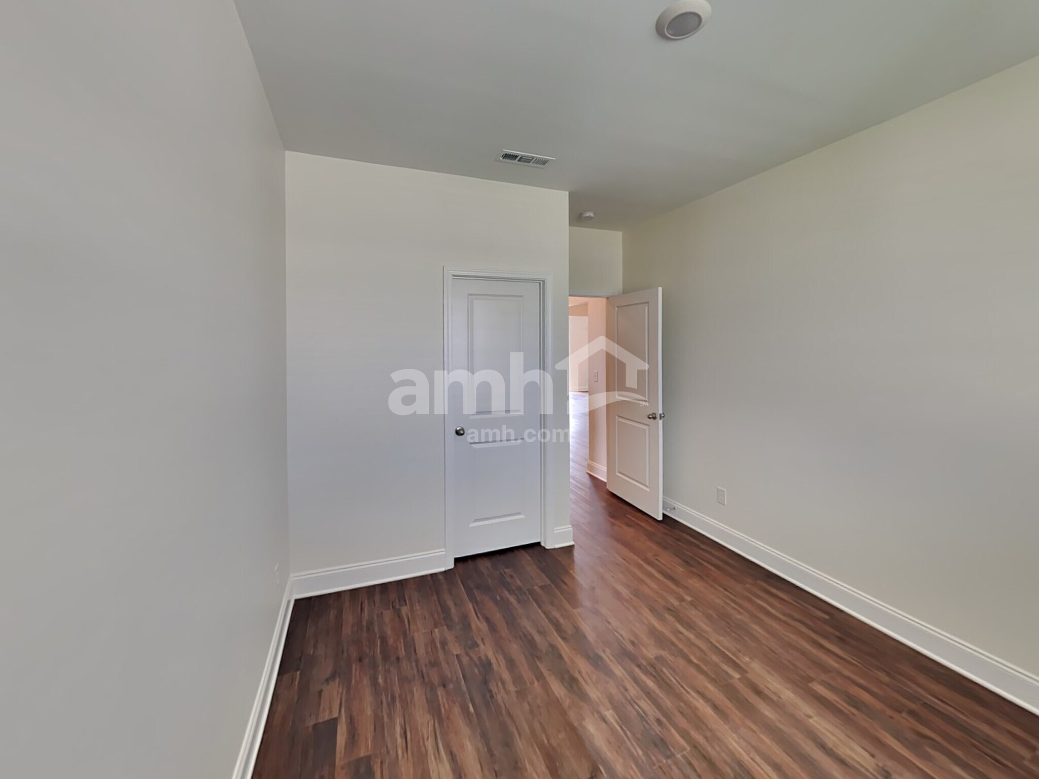 Building Photo - 5211 Valor Dr