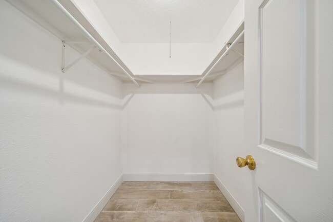 Building Photo - 9602 Lawngate Dr