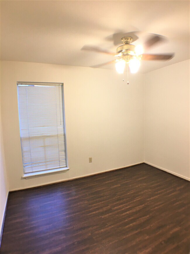 Second bedroom - 8201 Richmond Ave