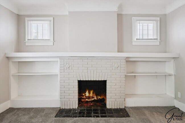 Building Photo - $1250 3 bedrooms