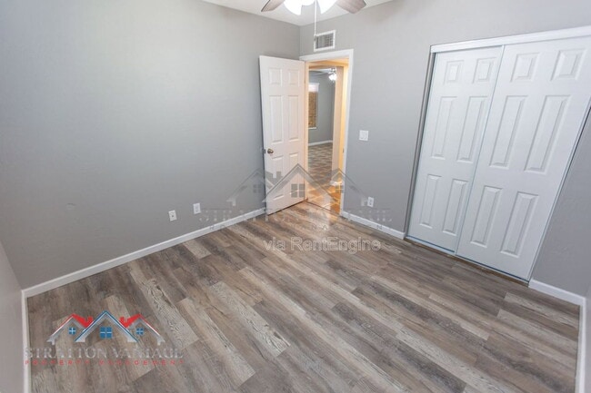 Building Photo - 448 N Lesueur