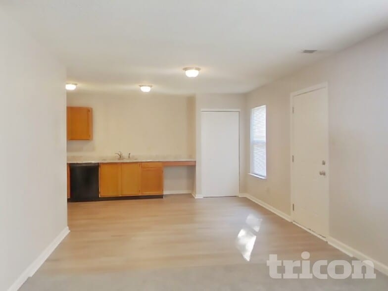 Building Photo - 121 Winterwood Dr