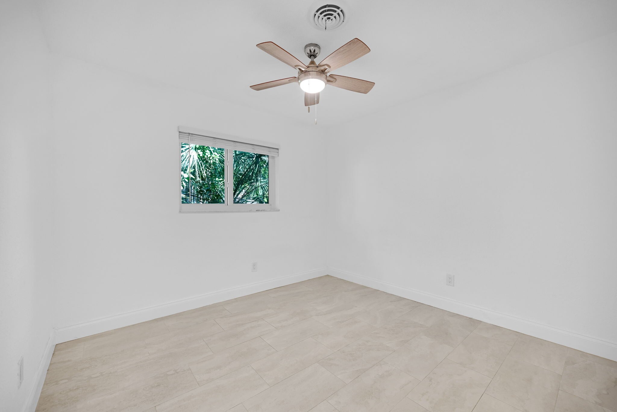 Building Photo - 1400 NW 2nd Ave