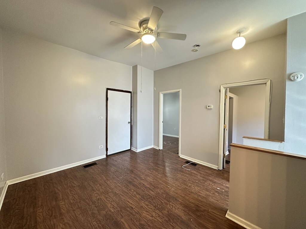 Building Photo - 2341 N Leavitt St