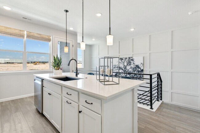 Building Photo - Newer 4 bed Townhome at The Commons at Vic...