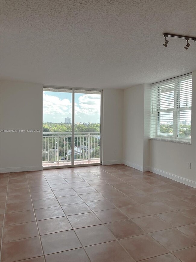 Building Photo - 3000 Coral Wy
