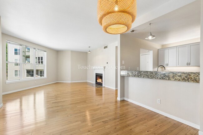 Building Photo - 1630 S Harbor Way