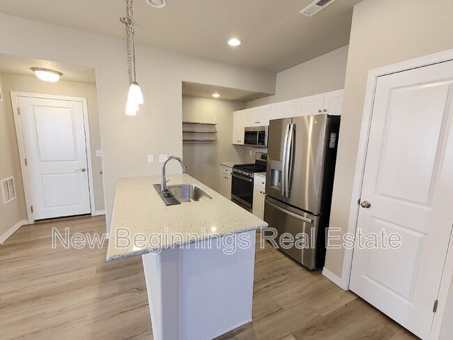 Building Photo - 6045 Inman Vw