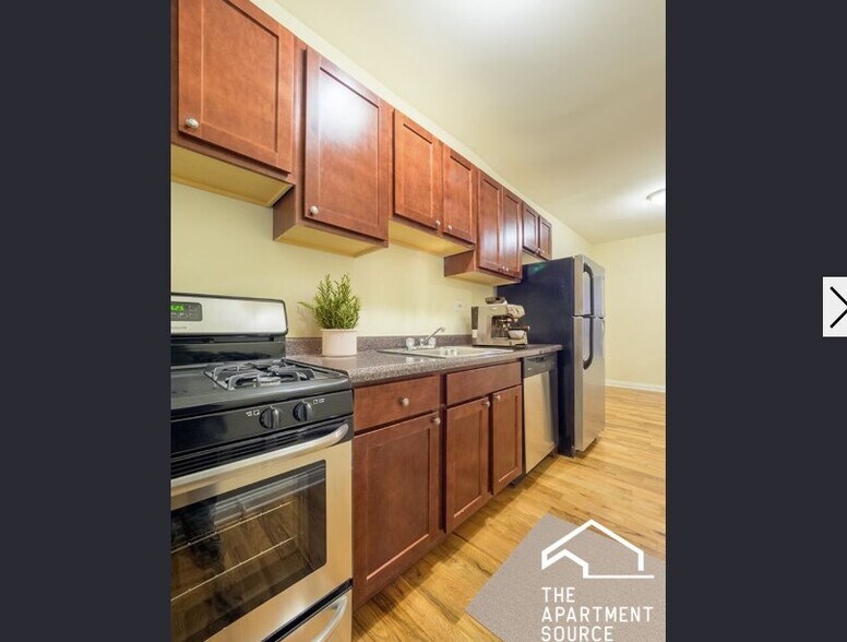 Building Photo - 628 W Barry Ave