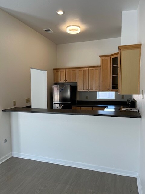 Building Photo - 652 N Santa Cruz Ave