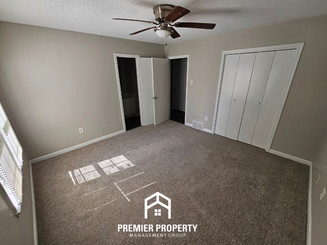 Building Photo - Spacious 3BR/2BA in 38115 | Soaring Ceilings & Floor-to-Ceiling Fireplace