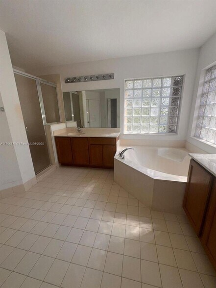 Building Photo - 1309 Alicante Ct