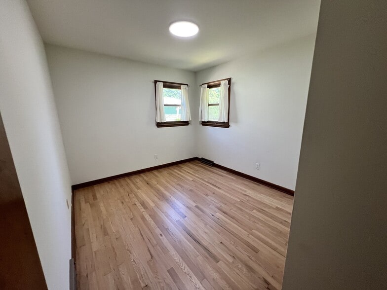 Building Photo - 5014 Manor Cross