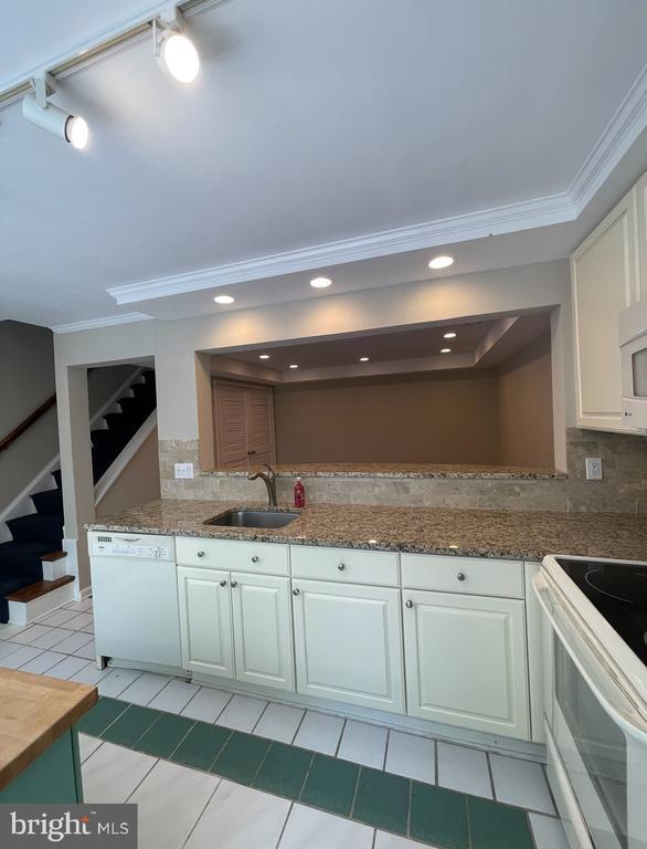 Building Photo - 8024 QUARRY RIDGE Way