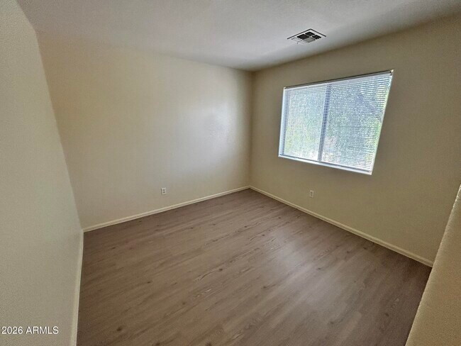 Building Photo - 42406 W Sunland Dr