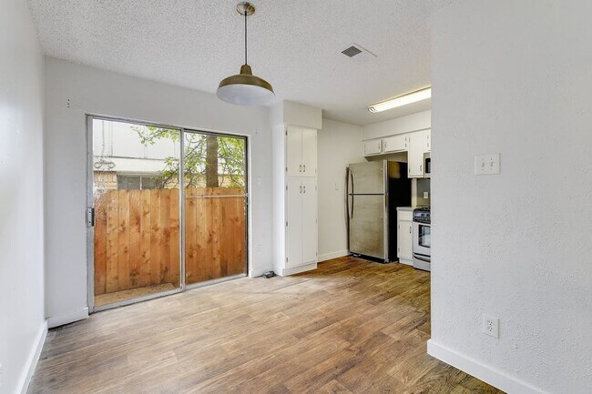 Building Photo - 10505 Little Pebble Dr