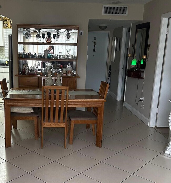 Building Photo - 7450 Miami Lakes Dr