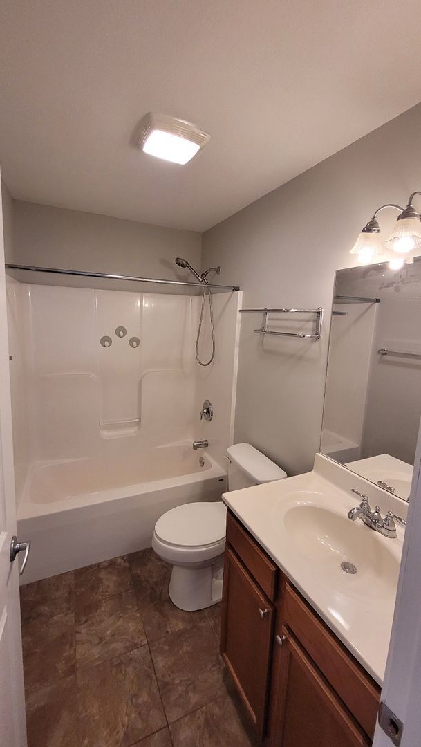 Building Photo - 3/2 Home available in Johnson City, five minutes to downtown